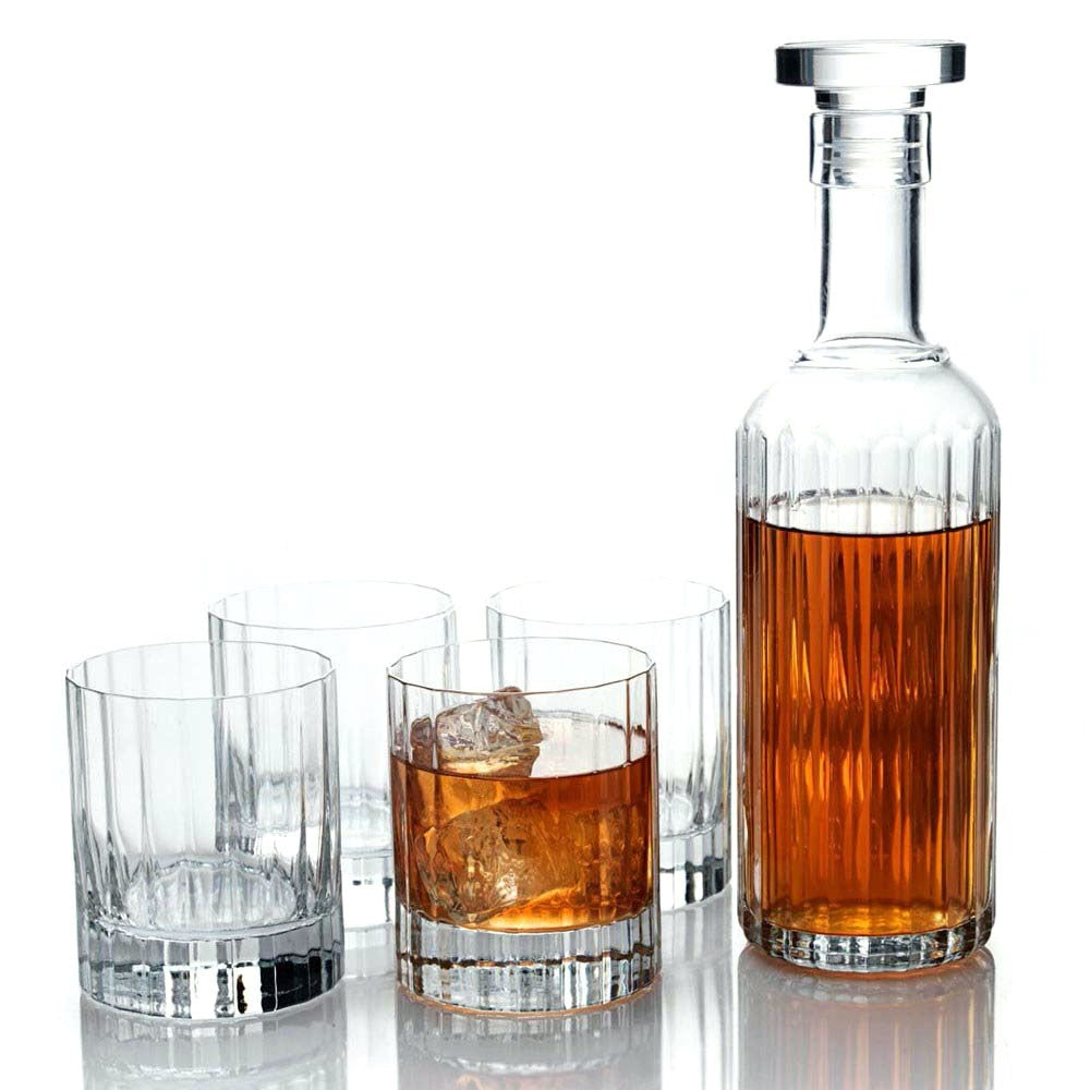 Luigi Bormioli Bach whisky set with a decanter and four glasses, one filled with whisky and ice