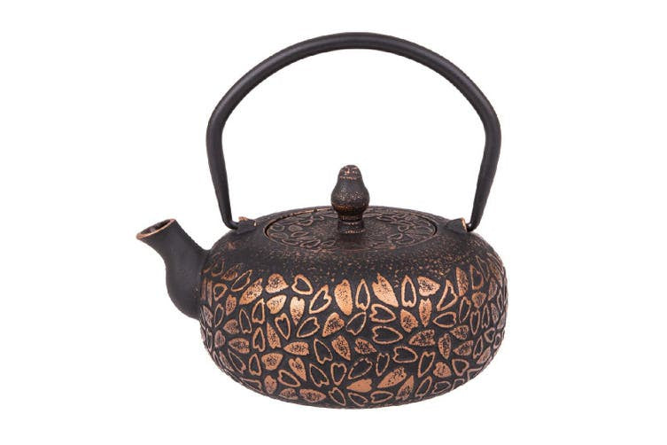 Teaology Hearts cast iron teapot in copper with an embossed heart pattern