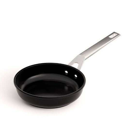 Valira Aire ceramic frypan in black with a long steel handle