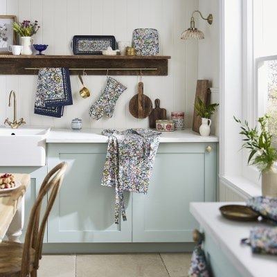 Ulster Weavers Confetti Floral Cotton Apron