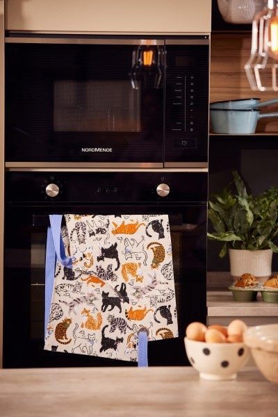 Ulster Weavers Oil Cloth Apron - Feline Friends