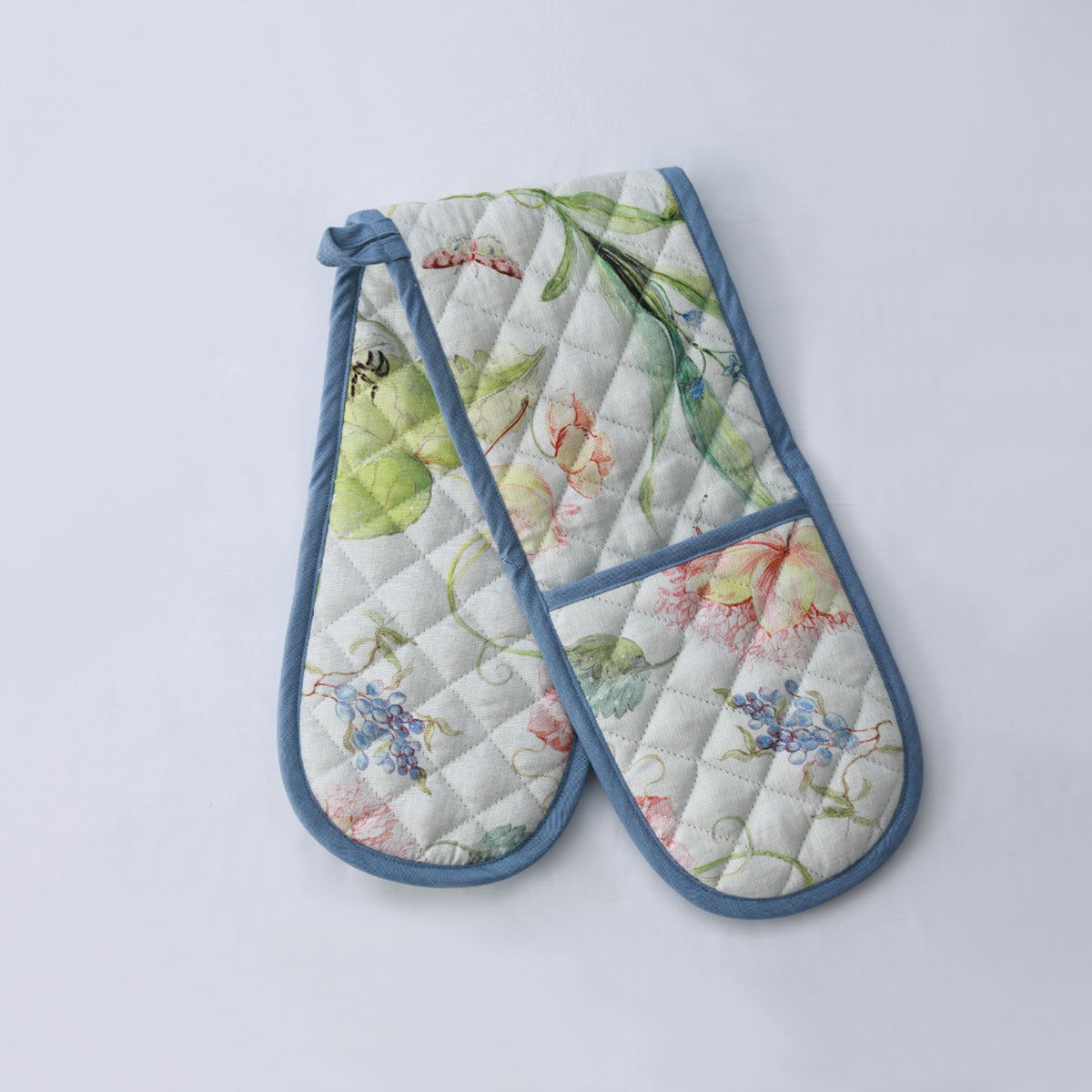 MM Linen Essie double oven glove, a quilted glove with a botanical print and blue binding