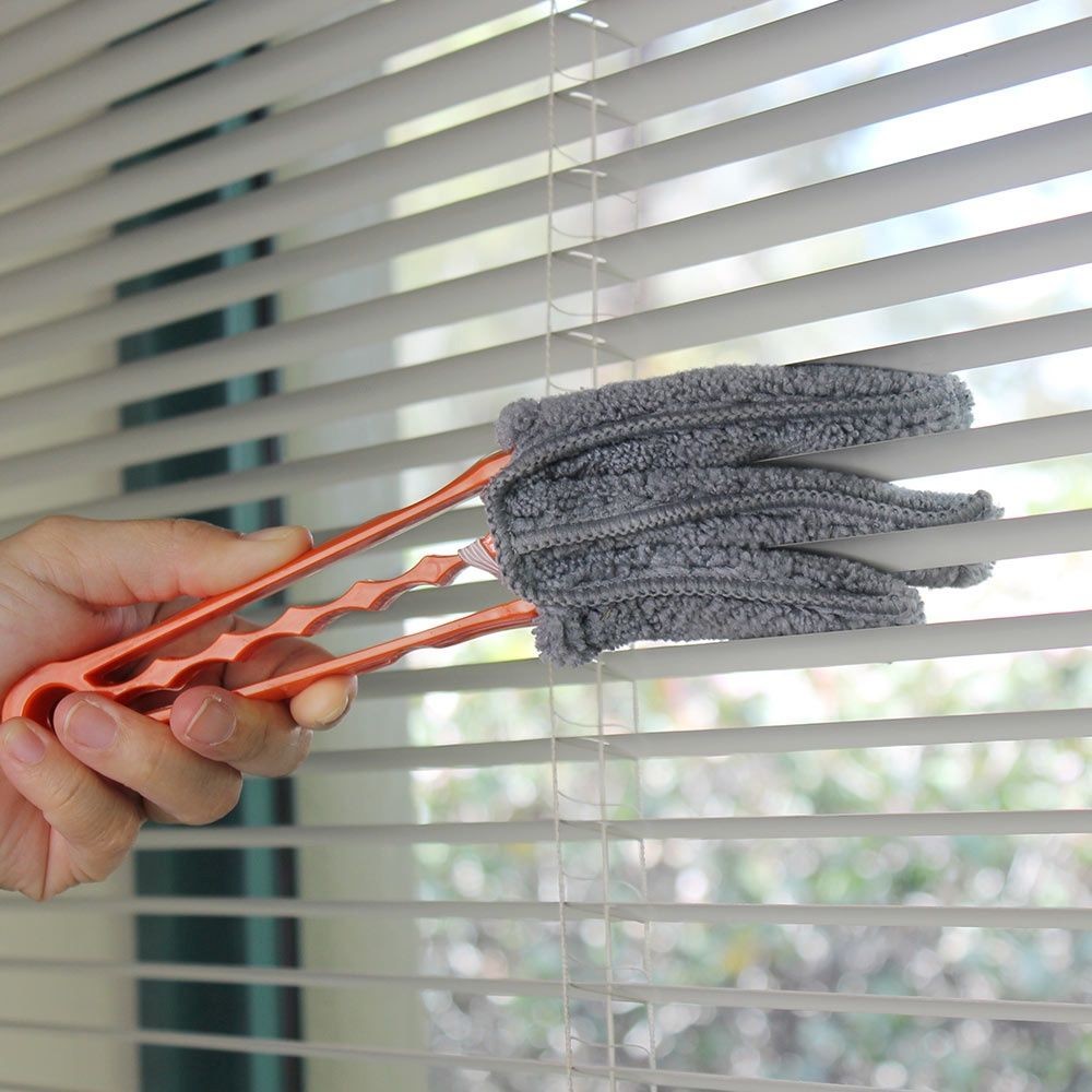 White Magic Mini Blind Duster