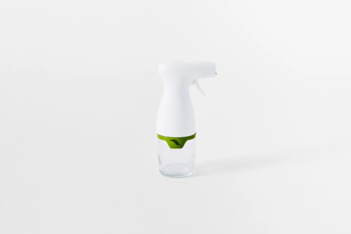 Prepara Simply Spray oil mister in green and white with a clear glass bottle