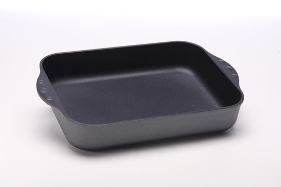 Swiss Diamond roasting pan in dark grey non-stick with side handles