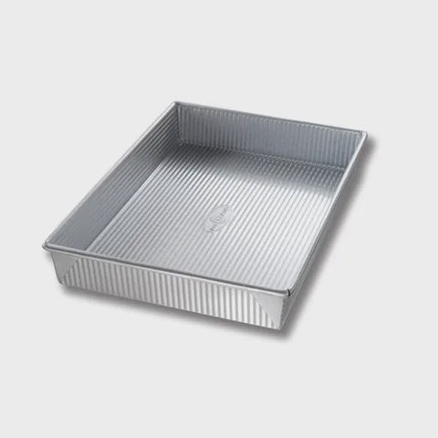 USA Pan rectangular cake pan in ridged aluminised steel