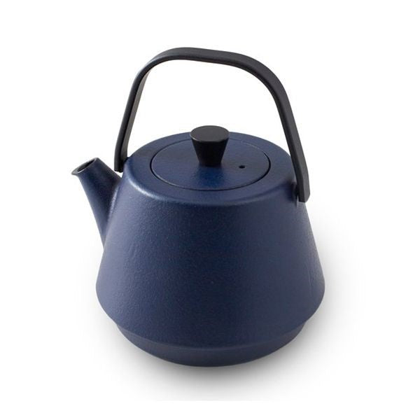 Beka Saga cast iron tea kettle in indigo blue