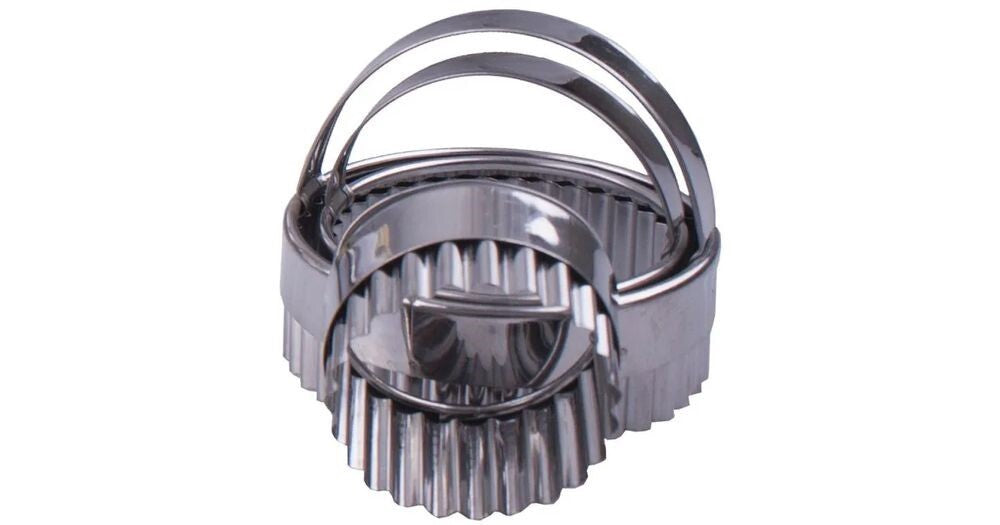 Appetito crinkle scone cutter set of round fluted stainless steel cutters with a handle
