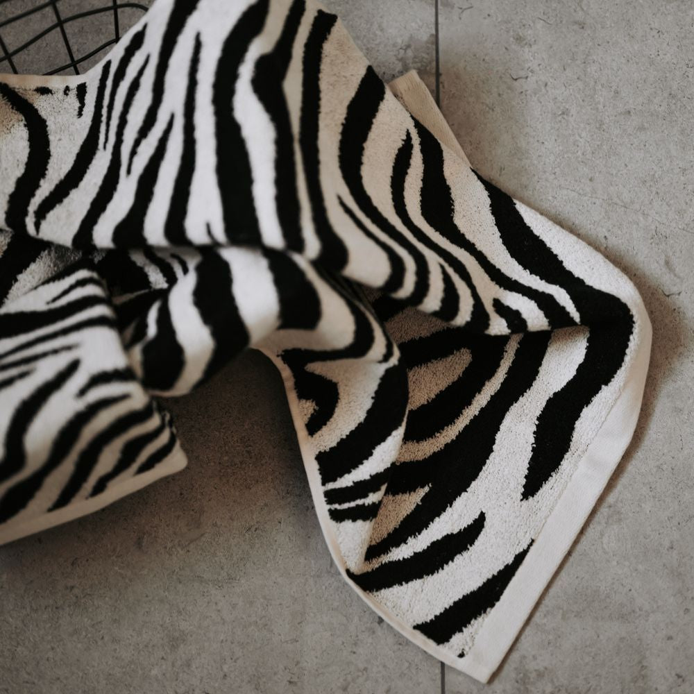 Baksana zebra jacquard finger towel in black and white stripes